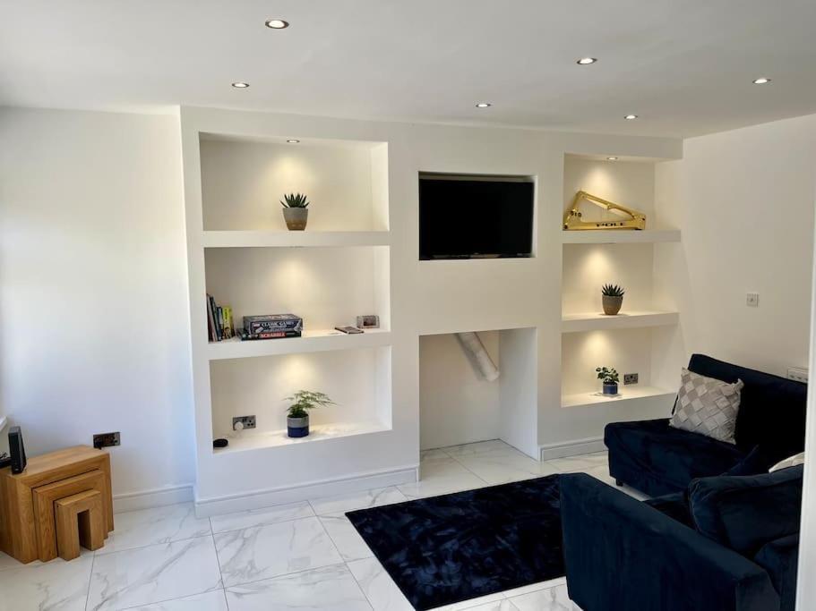 Modern Bungalow In Good Location Aberdulais Eksteriør billede